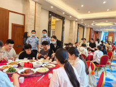 <b>“市监蓝”建牢食物平安防地帮力无锡学子圆梦</b>